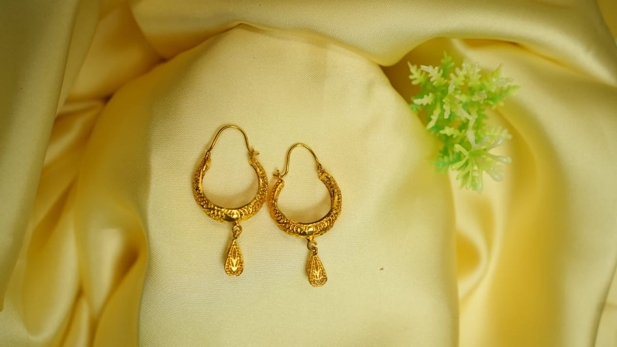Zariya Hoop Earrings